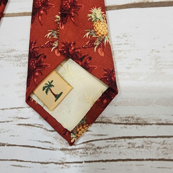 Vintage Tommy Bahama 100% silk tropical pineapple print tie - Picture 5 of 9